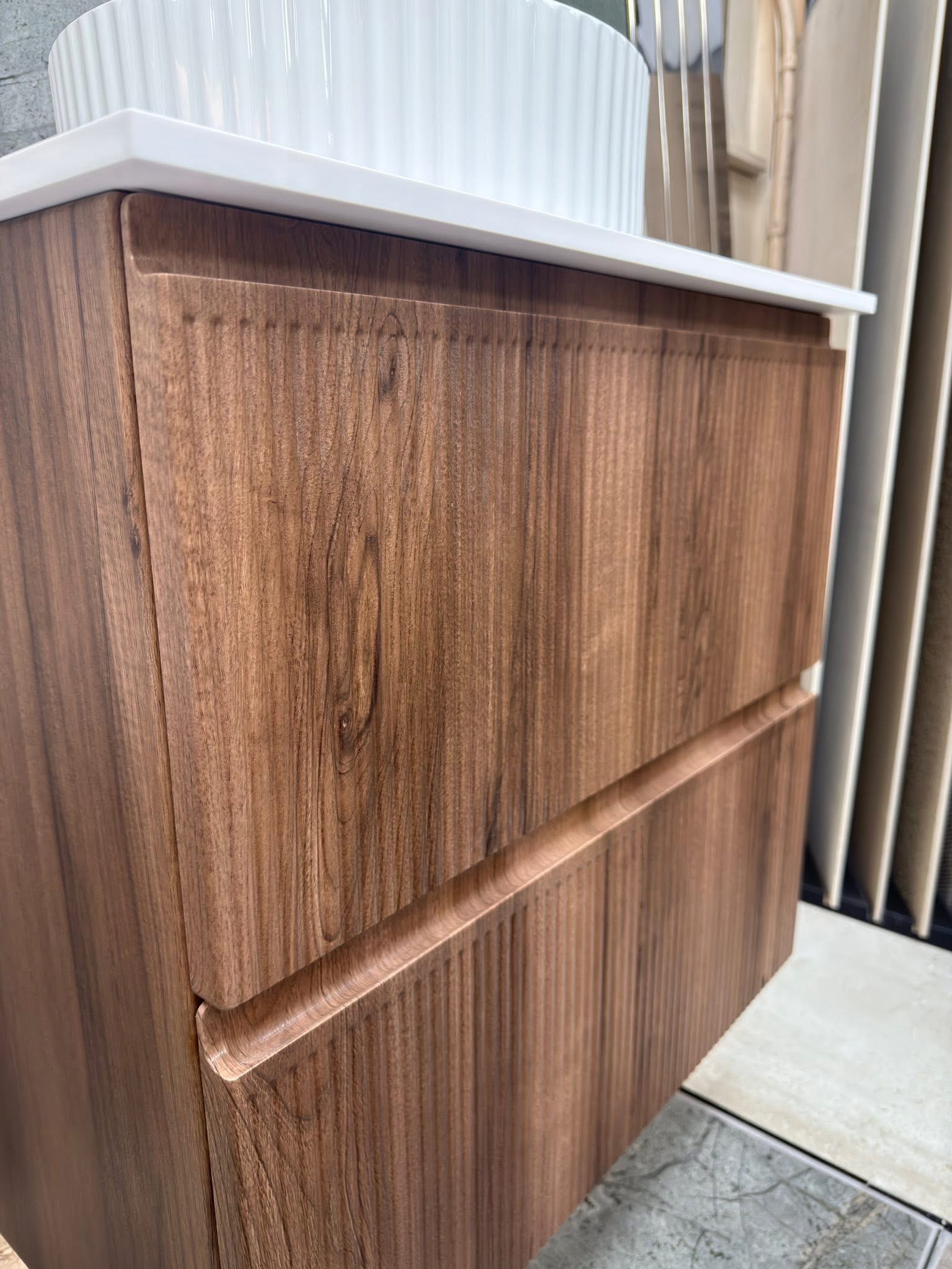 600mm wall mounted unit - £650 - Image 2